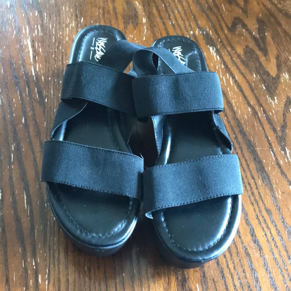 NWOT Mossimo Platform Sandals